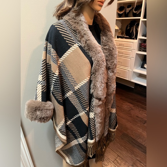 NWT Original, USA, gorgeous multicolor faux fur wrap. One size fits all. - Picture 9 of 17